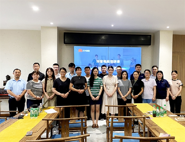 2024��8���ǹ��ɶԹ���-׷�󽡿�,����һ��ɳ����Ŷ�����Ӫ��ѵ